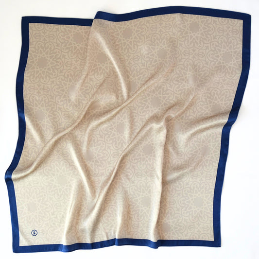 Tuch Seidensatin ORNAMENTAL GRACE 65/65 blau/perlweiß - ZESA-SILK