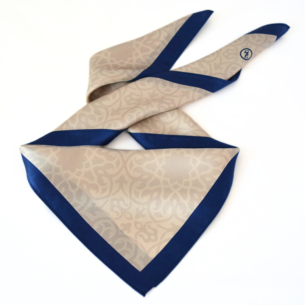 Tuch Seidensatin ORNAMENTAL GRACE 65/65 blau/perlweiß - ZESA-SILK