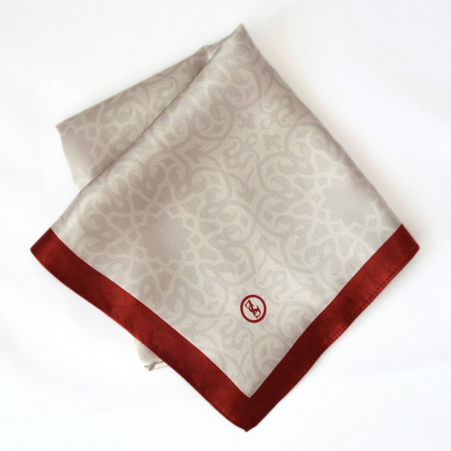 Tuch Seidensatin ORNAMENTAL GRACE 65/65 rot/perlweiß - ZESA-SILK