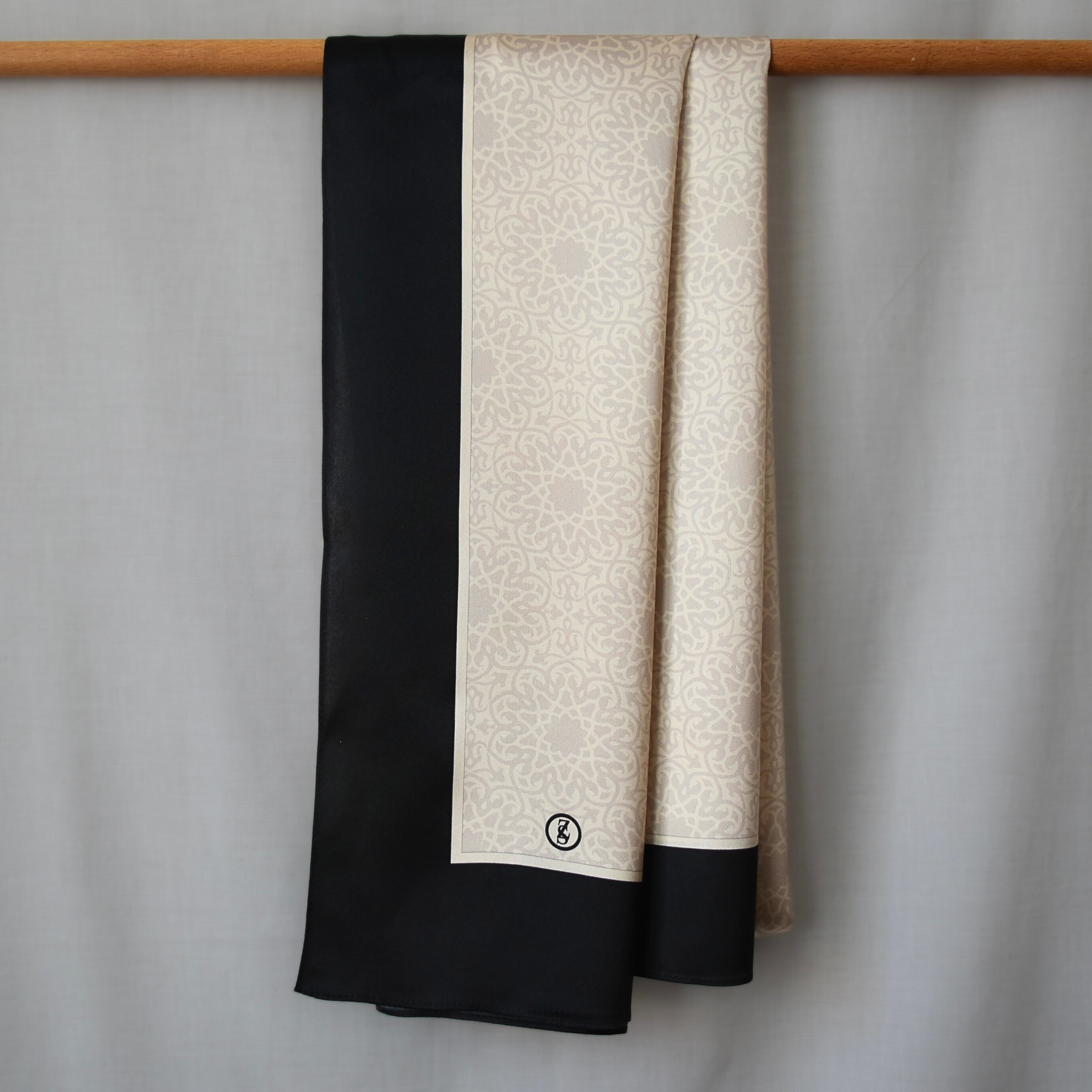 Tuch Seidensatin SERAY 180/65 schwarz/perlweiß - ZESA-SILK