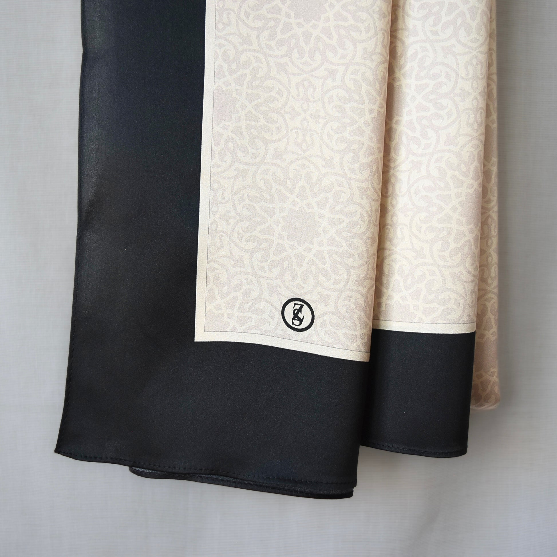 Tuch Seidensatin SERAY 180/65 schwarz/perlweiß - ZESA-SILK