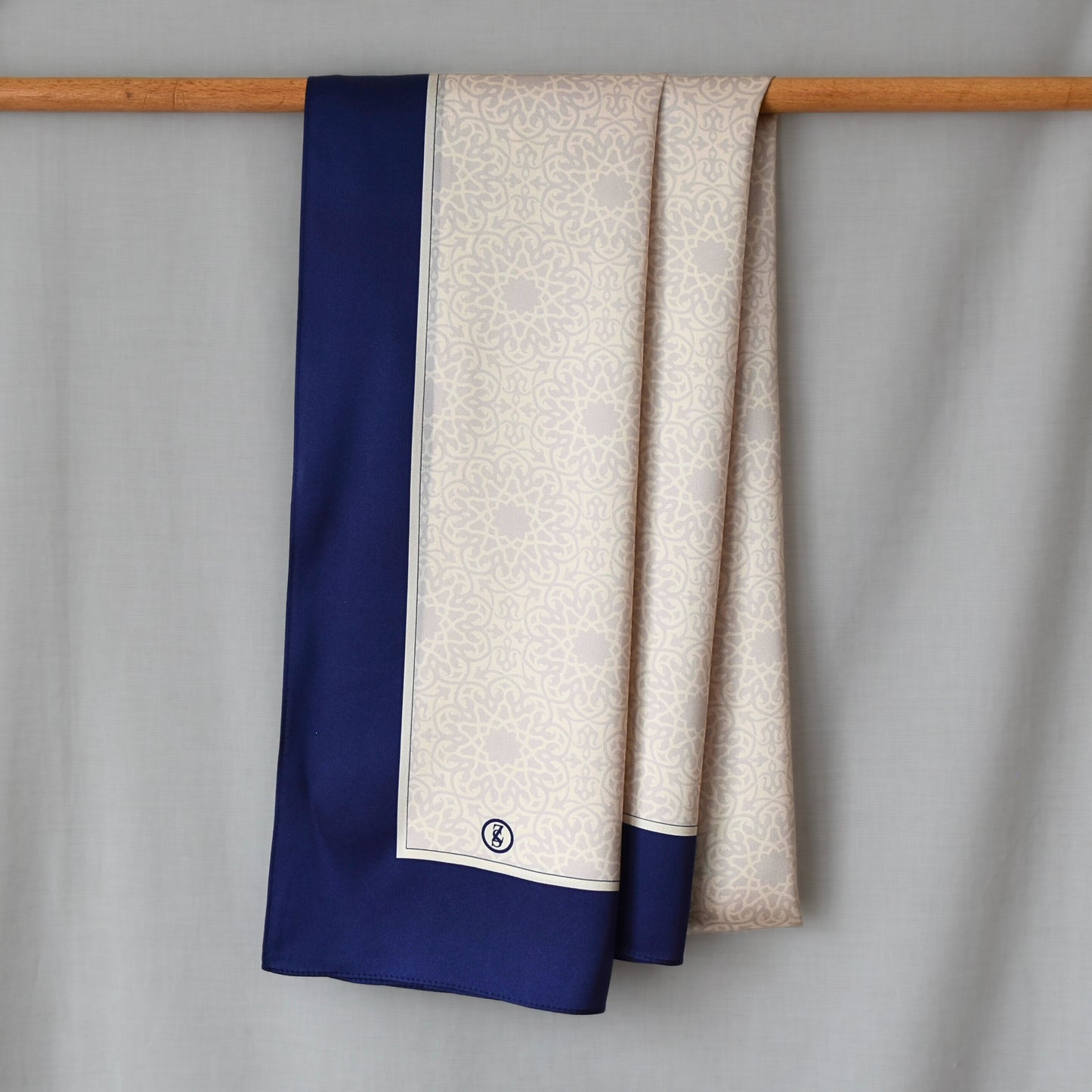 Tuch Seidensatin SERAY 180/65 blau/perlweiß - ZESA-SILK
