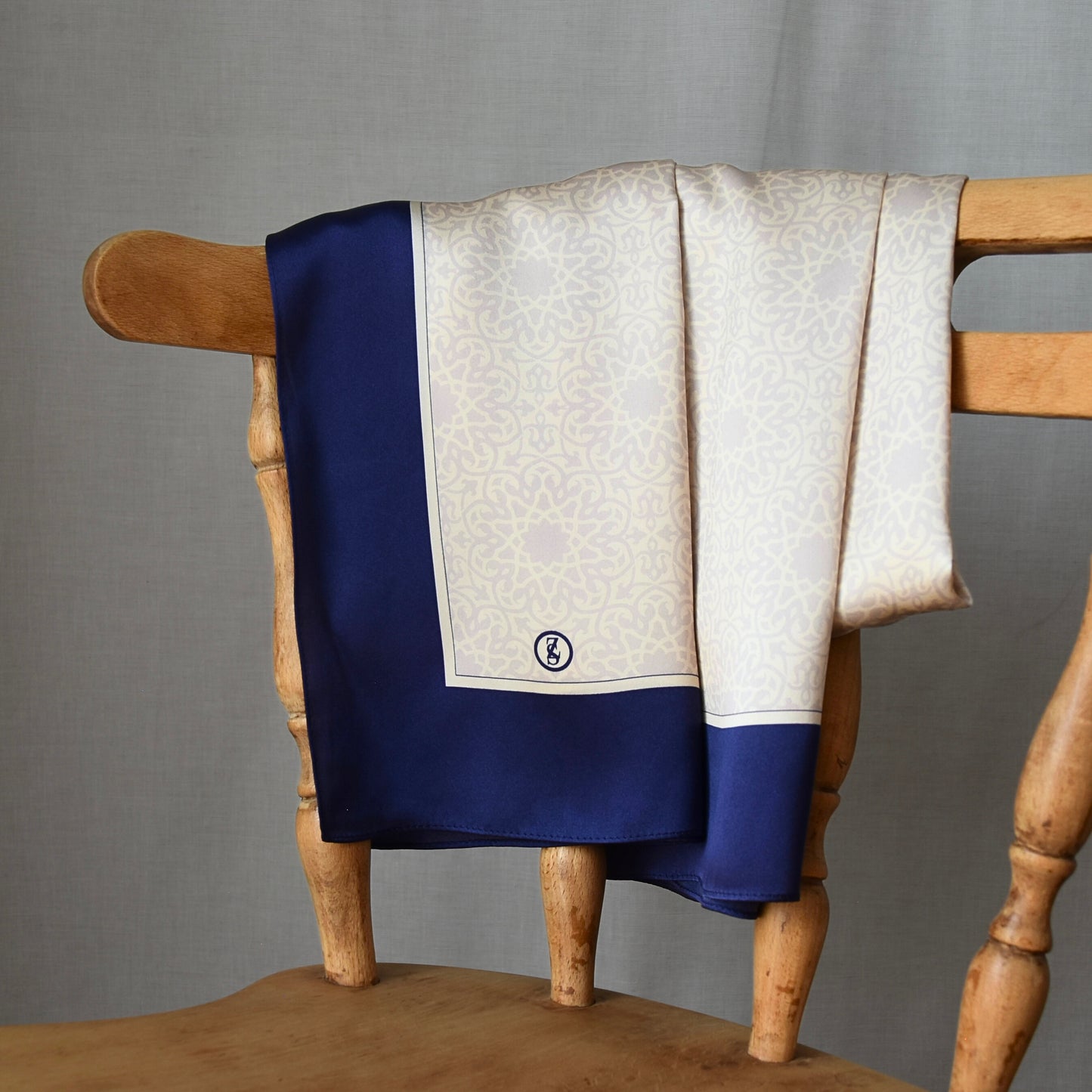 Tuch Seidensatin SERAY 180/65 blau/perlweiß - ZESA-SILK