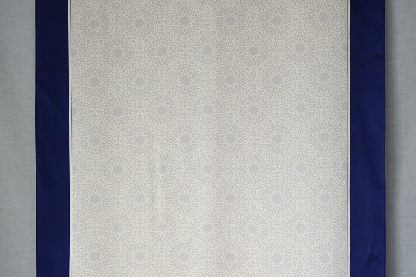 Tuch Seidensatin SERAY 180/65 blau/perlweiß - ZESA-SILK