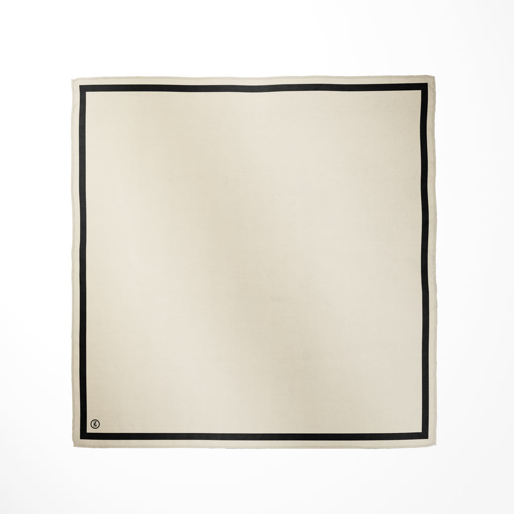 Quadratisches Seidentuch mit minimalistischem Design